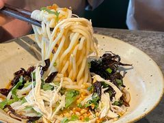 油鸡㙡凉米线-半山腰·云南菜(侨福芳草地店)