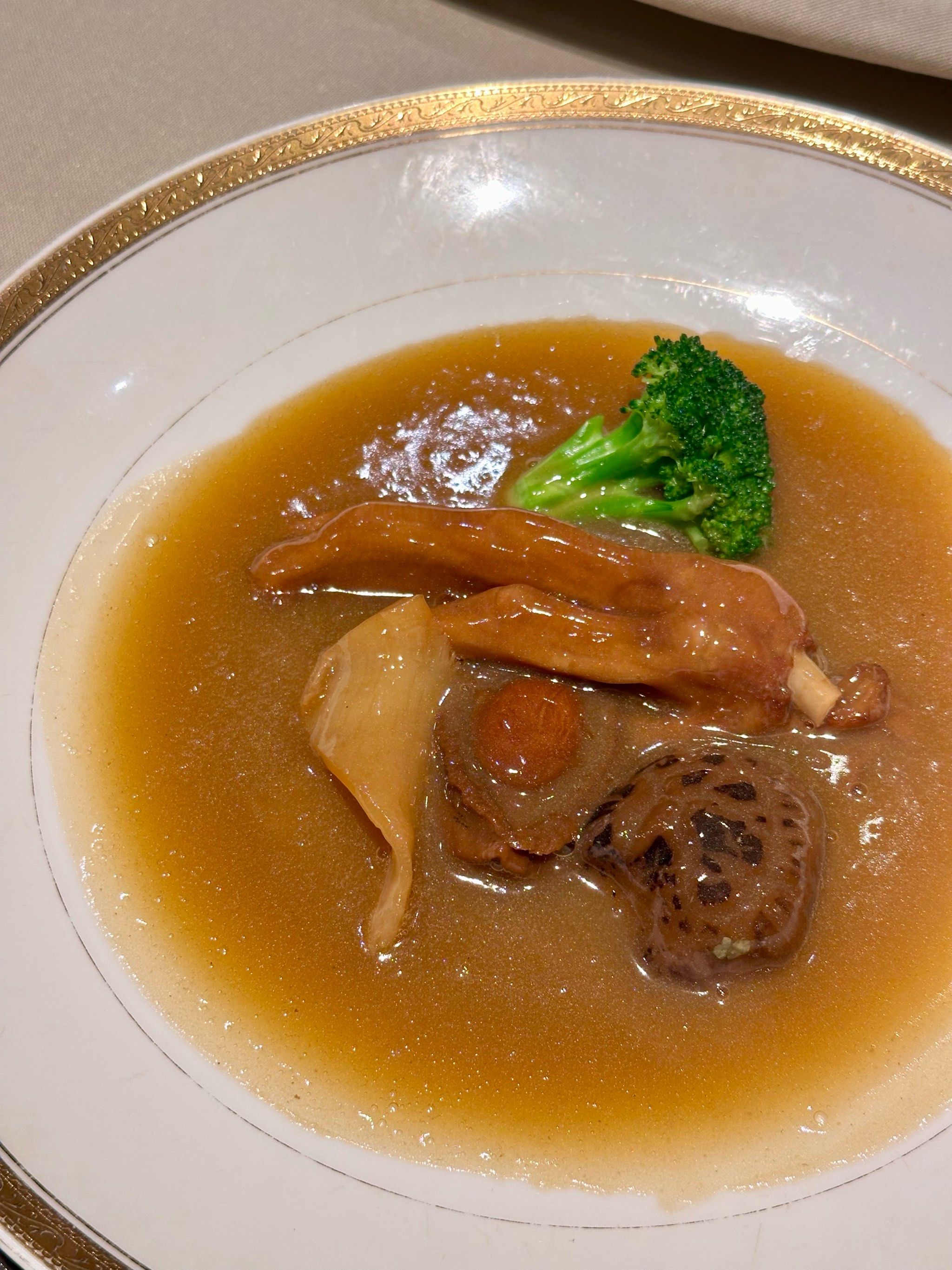 外滩这家鹅掌鲍汁捞饭,吃完人晕了