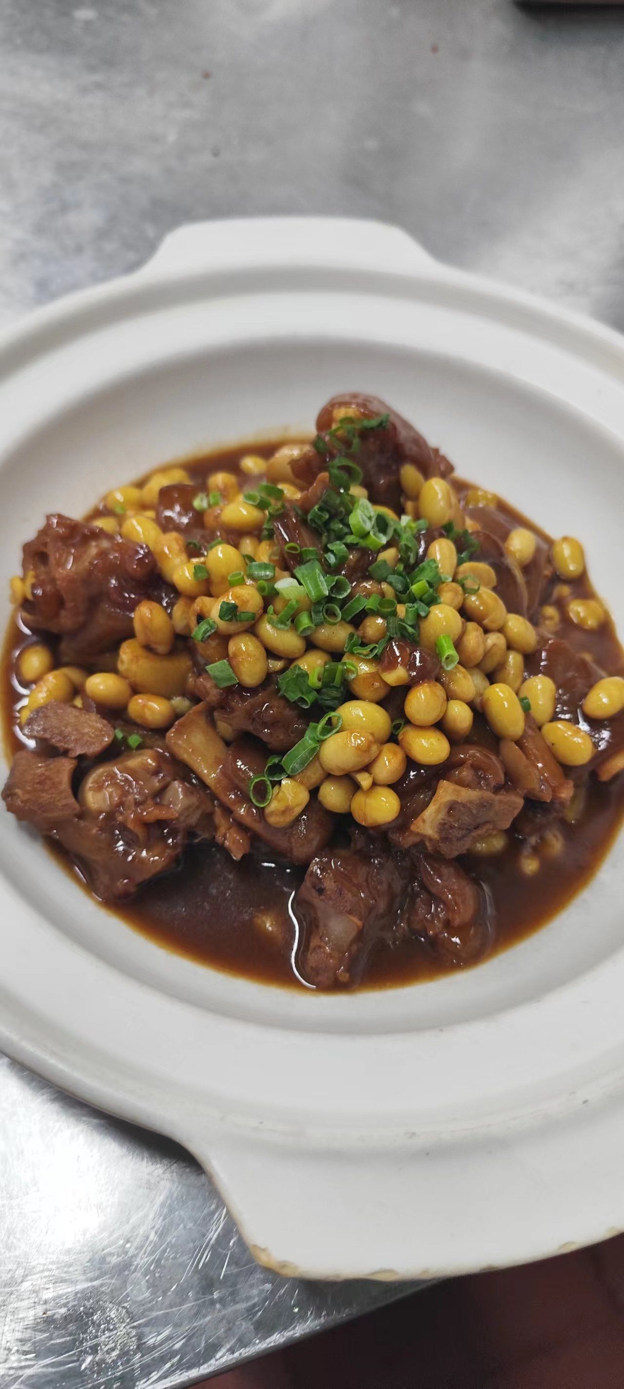 这家炊小二的黄豆焖猪蹄真是太好吃了!猪蹄肉炖得软糯入味