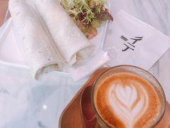 -彳亍咖啡·这里(水湾路店)