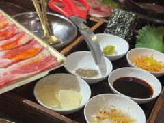 -围炉肉舍•炭烤活鳗•丹东海鲜烤肉(步行街店)