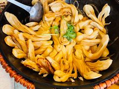 农家铁锅土鸡粘卷子-金杏·粘卷子 烤鸭 农家菜