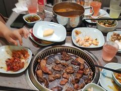 -金滏山烤肉·海鲜·火锅自助餐厅(襄阳万达店)