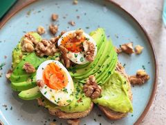 牛油果煮蛋吐司-RAC BAR(安福路店)