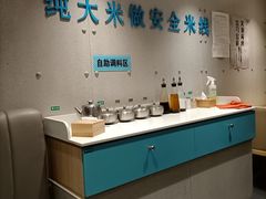 -灵芝妹子海鲜米线(劳动公园店)