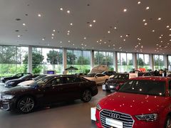 -成都华星名仕奥迪4S店(龙潭寺店)