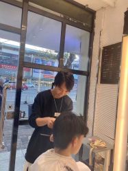 -一東造型烫发染发