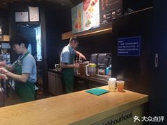 -星巴克(广州南站A18检票口楼上)