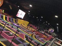 -嘿哟动霸CHUA·新潮玩运动娱乐中心·蹦床滑冰团建乐园