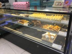 面包甜点陈列柜-上海哈尔滨食品厂(淮海中路店)