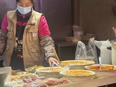 -爆炸头阿姨小四川正宗川味小吃(无任何分店)