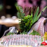 这里的樱花🌸开了，我想约你一起吃日料，好吗？