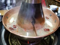 -果松木炭酸菜铜火锅·外婆参鸡汤