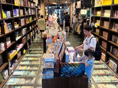 -钟书阁(松江泰晤士小镇店)