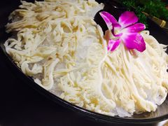 -尚尚仙·酸汤猪手·猪肚鸡火锅(华联万柳购物中心店)