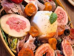 布拉塔奶酪与无花果沙拉-COMMUNE·X幻师(华联万柳店)