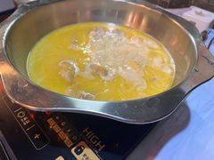浓汤原只花胶鸡煲-鲜入围煮花胶鸡海鲜火锅