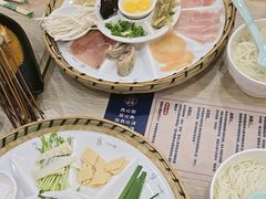 -花馬肆.云南过桥米线(汉神购物广场现场熬汤店)