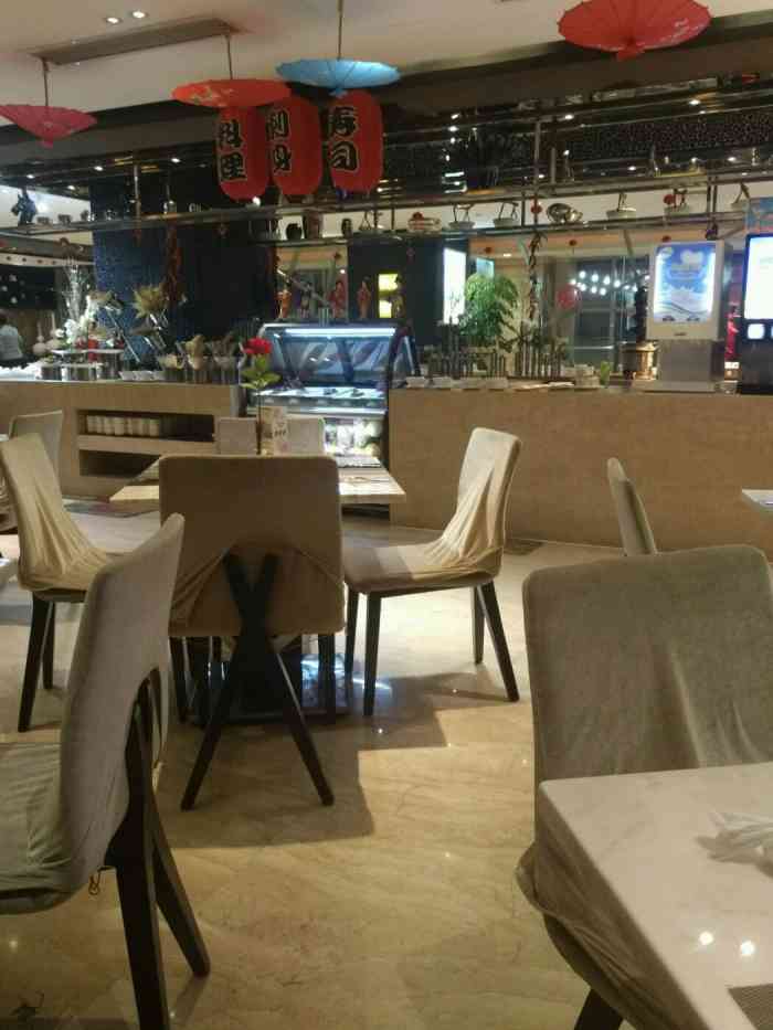 名悦荟自助餐厅(星辉中路店)-"这次是快圣诞去的,餐厅布置得很温馨