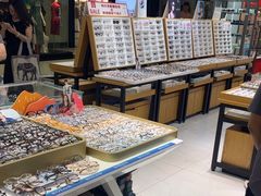 -美式眼镜·授权蔡司.依视路.尼康.豪雅.明月(人民广场店)