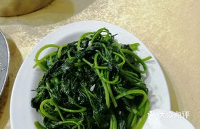 Stir-Fried Sweet Potato Leaves with Garlic