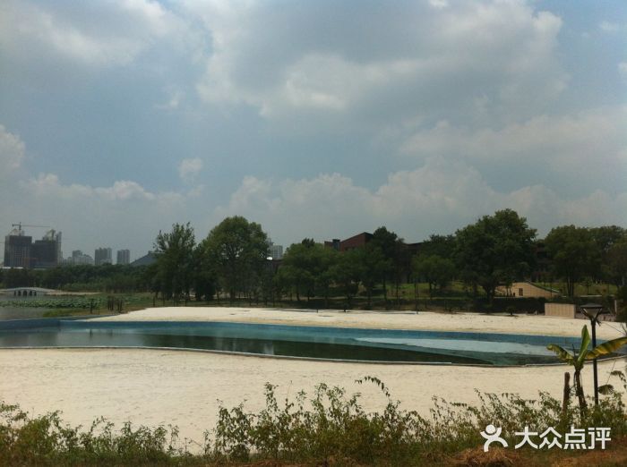 东湖游泳馆图片