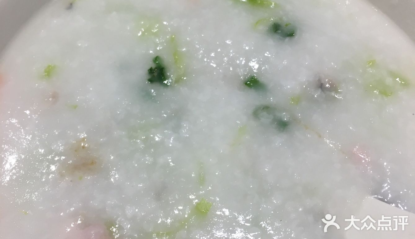 新装修以后感觉曾经的韵味都没有了. 八仙桌