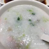 新装修以后感觉曾经的韵味都没有了. 八仙桌