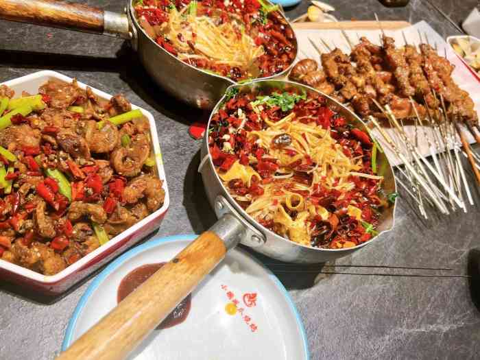小国凤爪烧烤(南京路店)-"到了万物皆可烤的锦州必须来顿烧烤,居然还.