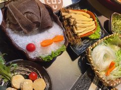 -湊湊火锅·茶憩(杭州湖滨银泰in77店)