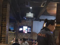 大堂-何师烧烤Pro·30年老品牌·川菜·香辣蟹(太古里旗舰店)