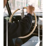 店家会因为车的高颜值而大方破例让你停在店门口