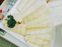 -洪氏嗨捞·广东猪肚鸡·椰子鸡火锅(西咸万象城店)