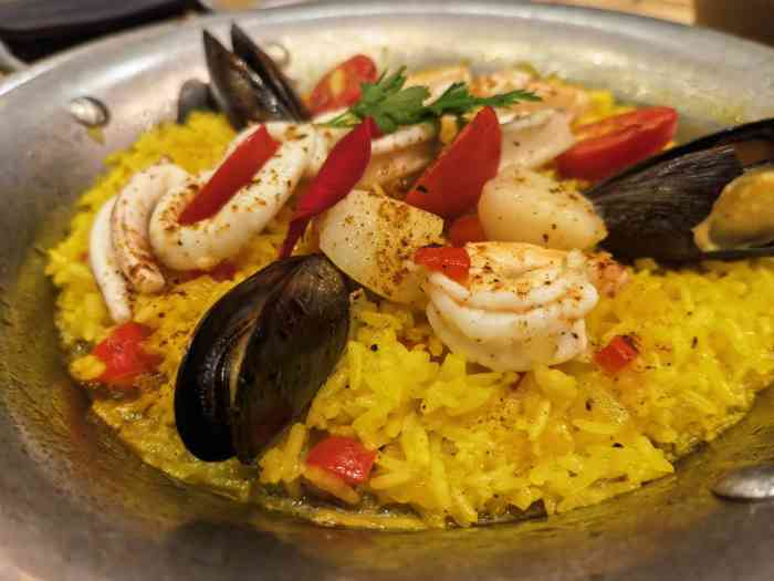 tapas bar塔帕斯吧-"这家店在大朗不是很起眼的一个角落,里面外.