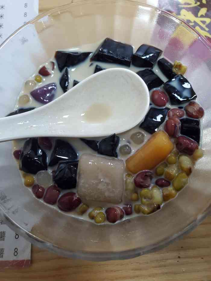 冰神糖水铺-"【地理位置】博白镇人民中路073号绿珠国.