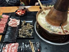 -果松木炭酸菜铜火锅·外婆参鸡汤