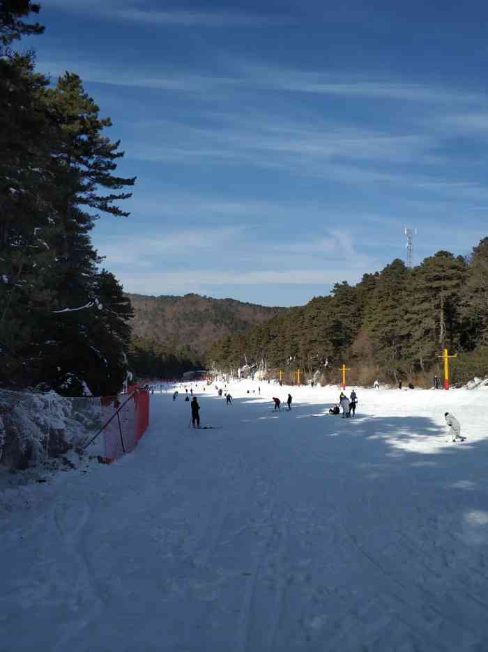 玉华宫滑雪场-"周末和家里人去的.在网上购买了住宿 滑.