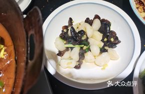 Fresh Water Chestnut Stir-fried with Black Wood Ear