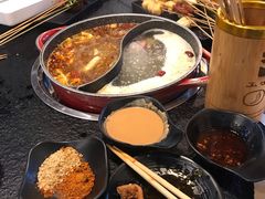 鸳鸯锅底-成都玉林串串香(世纪港湾店)