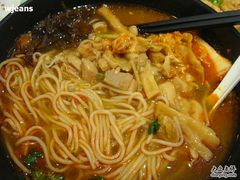 酸笋鸡腿肉面-钰花溪(国瑞城店)