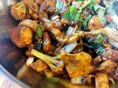 -愉肴麻辣香锅(中山路店)