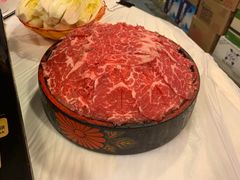 安格斯牛肉-鲜入围煮花胶鸡海鲜火锅