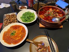 招牌文煮海鲜毛血旺-纯阳•六两酒馆