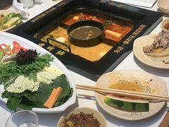 -老牌坊云南鱼豆花火锅(哈西万达店)