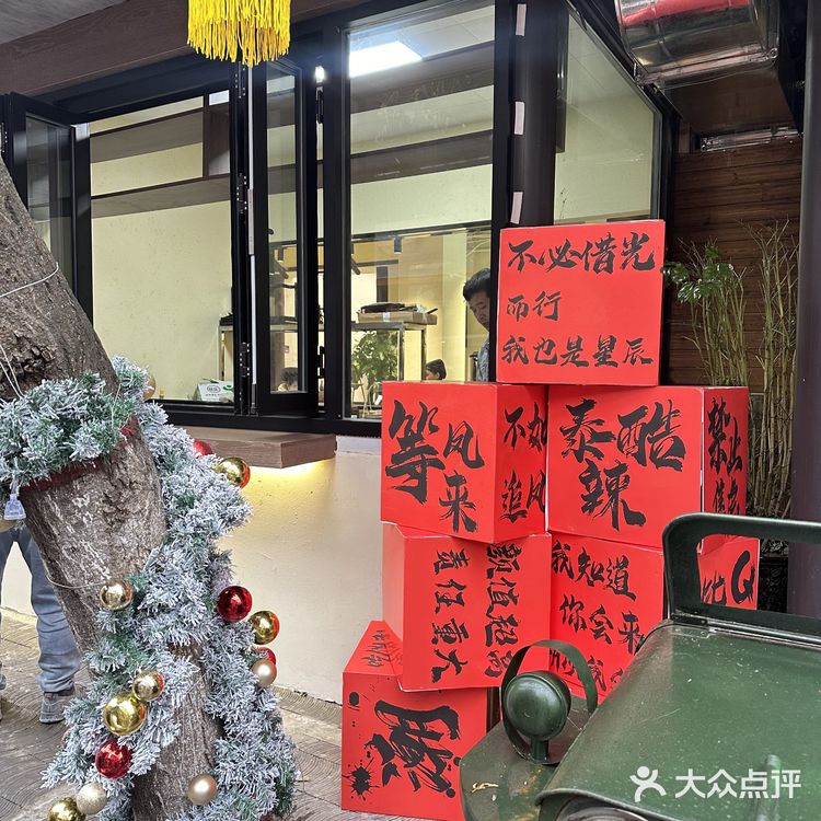 北方人总要吃一次蟹黄面吧🦀真是香迷糊了!