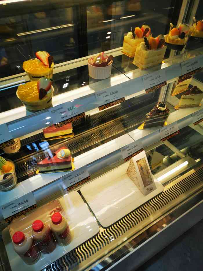 巴黎天使烘焙公馆-"离公司很很近的一家蛋糕店.装修简单而温.