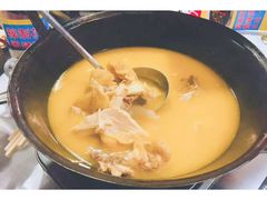 -鲜入围煮花胶鸡海鲜火锅