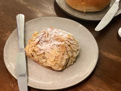 扁桃仁巧克力羊角-BAKER&SPICE(国金中心商场店)