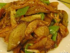 地三鲜-东北哈尔滨酱骨头馆房掌柜铁锅炖