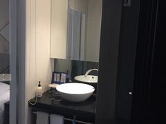 -桔子酒店(深圳东门湖贝地铁站店)
